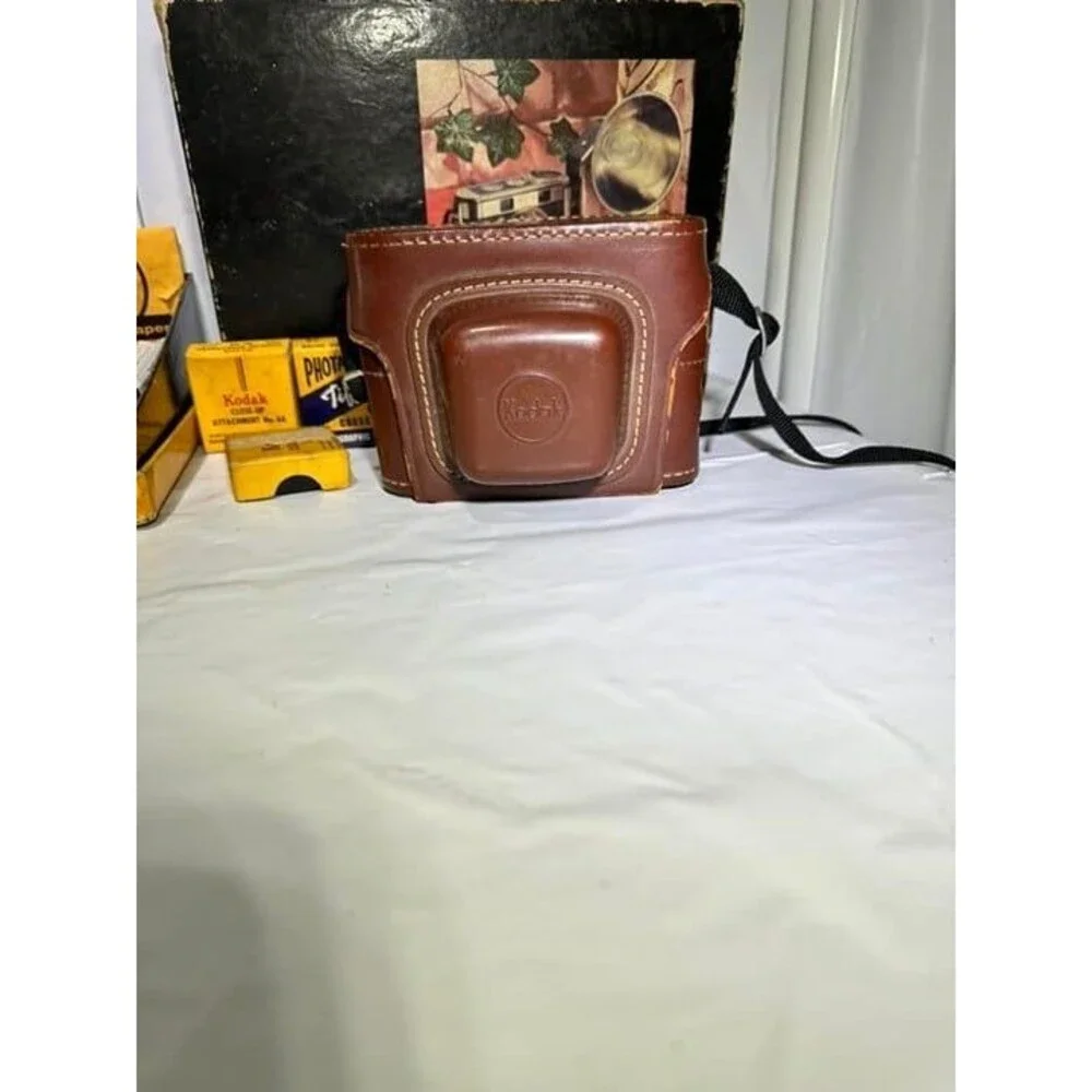 MINT Cond VINTAGE Kodak Signet 40 46mm Camera with Case & flash in Original